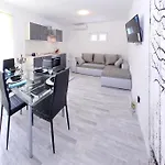 Didovi Dvori Апартаменты Бибинье