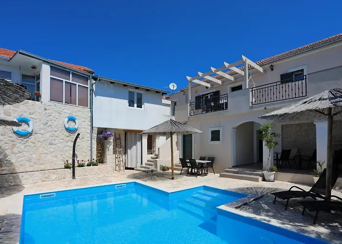 Didovi Dvori 아파트 비빈제