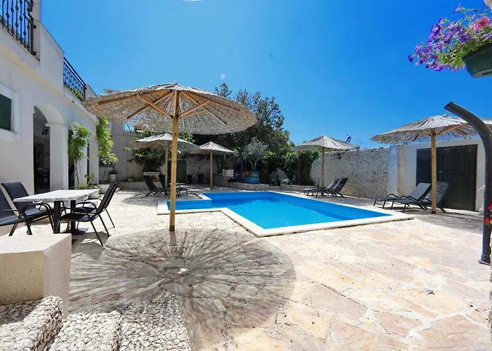 Didovi Dvori 아파트 비빈제